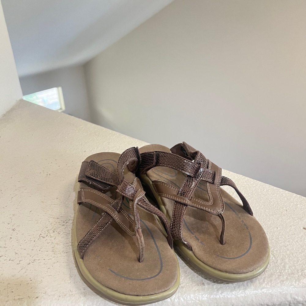 OrthoFeet Clio Sandals Womens Size 9 Wide Brown Straps Slip On Thong Comfort - Picture 4 of 13